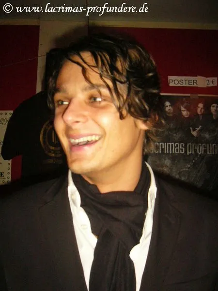 Christopher Schmid opúšťa Lacrimas  Profundere