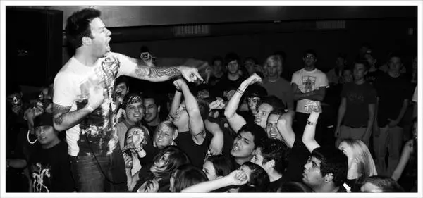 A Static Lullaby - l_512d9571425b6c38fe839494ffdffaf9.jpg