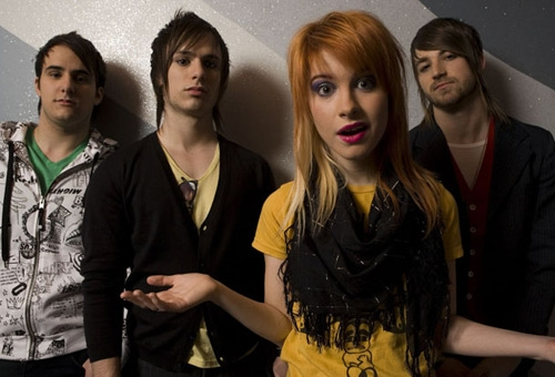 Paramore - f_34199501_02f53865f98d2e0a0053d7be409771d8.jpg