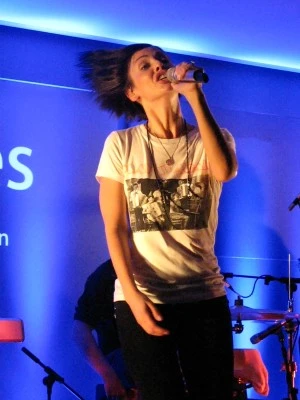 Natalie Imbruglia - 337068553d10948e2fc1f678c17f341c31cb553c0e42d1a9caec1914ee105a70158f1038.jpg